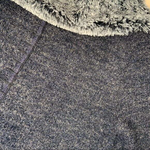 Sz Medium Blue & Gray Faux fur collar jacket - Picture 6 of 6